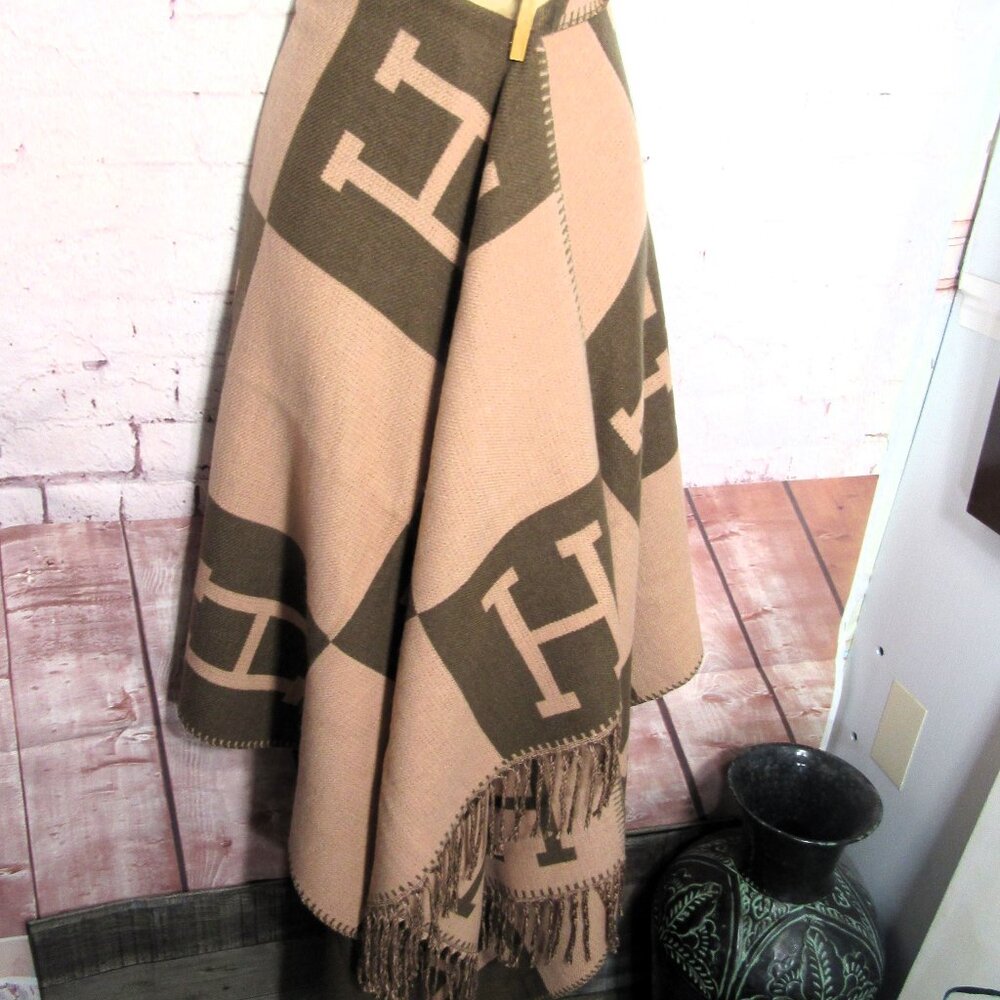NWOT SOFT "H" SHAWL WRAP SCARF THROW 72" X 24" - Picture 6 of 6